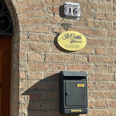 Affittacamere Il Cortile Киаравале Екстериор снимка