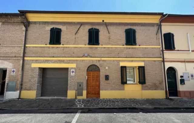 Affittacamere Il Cortile Киаравале Екстериор снимка