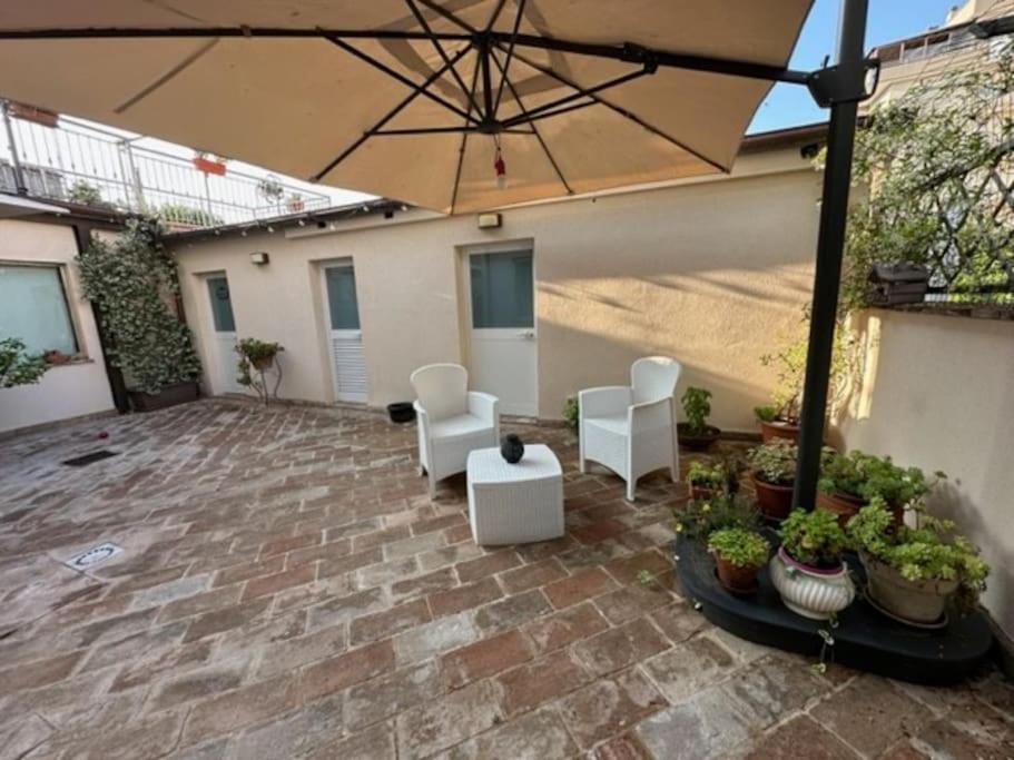 Affittacamere Il Cortile Киаравале Екстериор снимка